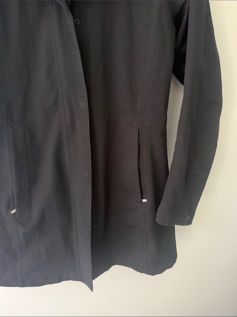 Patagonia Women’s Black Rain Jacket - Picture 4 of 7